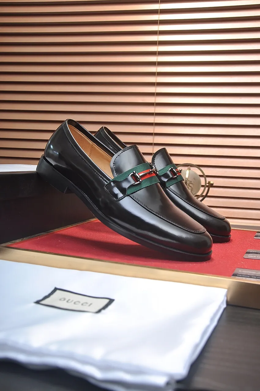Factory price 540💶Italian top luxury men's shoe giant (GUCCI) (Gucci) (full cowhide lining) new arrival🍃Original European style🔰 Pleasant to the eye😍In order to make the shoes more durable and non-deformable🌀The production continues to follow traditional methods but there is still no lack of innovation💪The original sheepskin is chosen for the leather♻️Smooth, natural and exceptionally bright⭐Made of imported cowhide The rich man’s first choice 38-45 (45 customized)